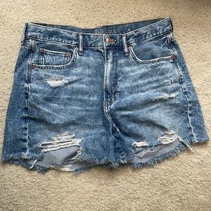 SOLDDD American Eagle 90s Boyfriend Short